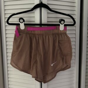 Nike Drifit Icon Clash shorts  | rose gold